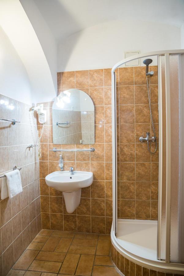 Standard Triple Room,1381634330:JPEG